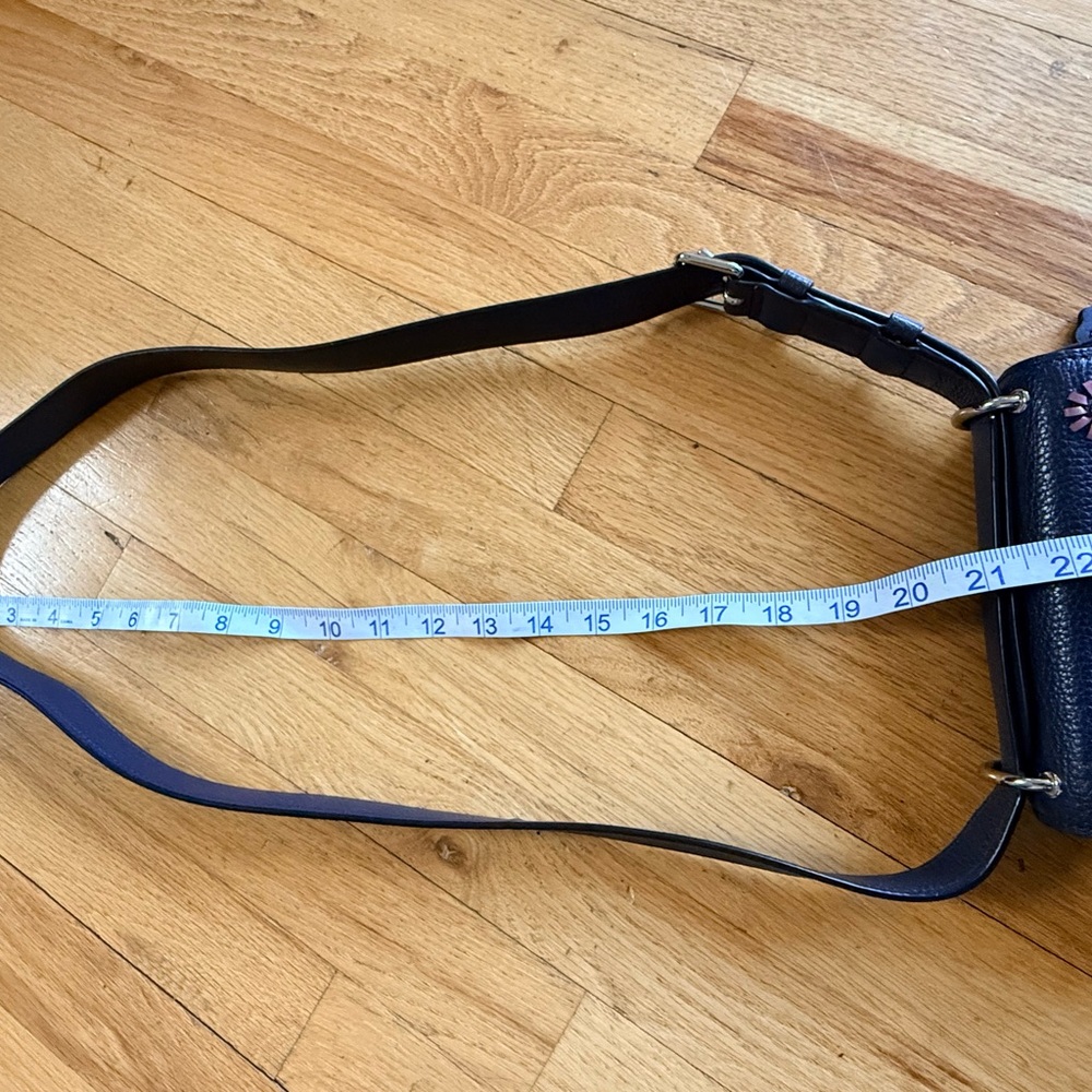 Unique and Rare Coach Navy Leather Floral Stitching Saddle Crossbody Bandit Bag - Picture 10 of 11